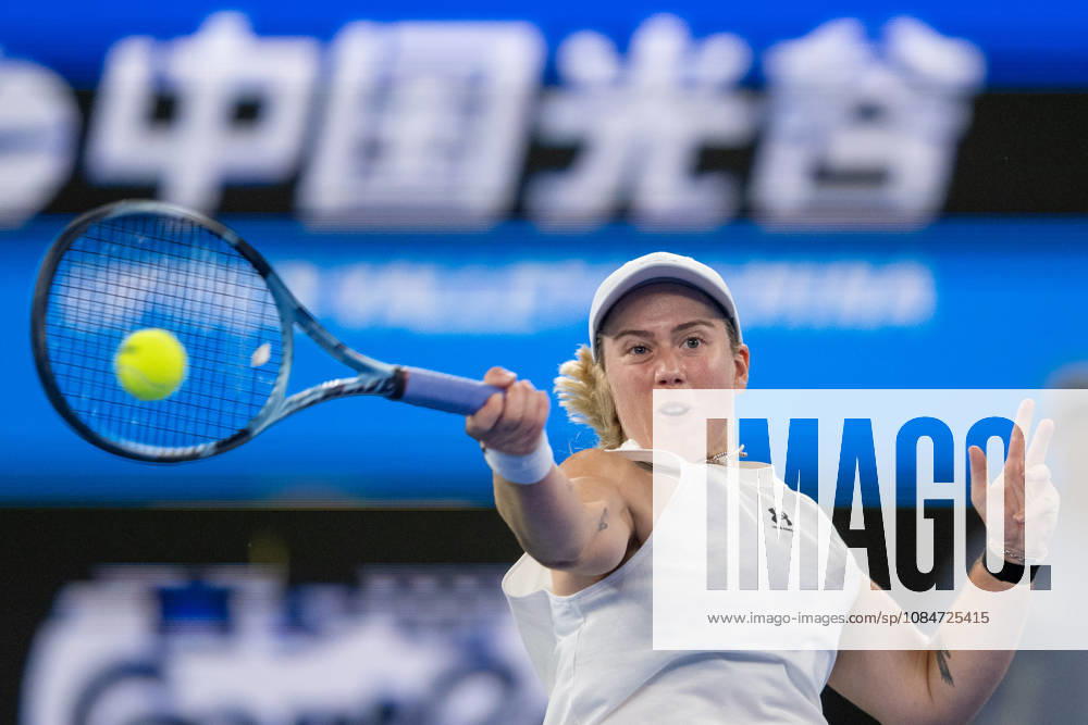 (261018) -- WUHAN, Oct. 18, 2026 -- Sonay Kartal hits a return during the women s singles final match between Maja Chwalinska of Poland and Sonay Kartal of Britain at the 2026 Wuhan Open tennis tournament in Wuhan, capital of central China s Hubei Province, Oct. 18, 2026. ) (SP)CHINA-WUHAN-TENNIS-WUHAN OPEN-WOMEN S SINGLES-FINAL (CN) WuxZhizun
