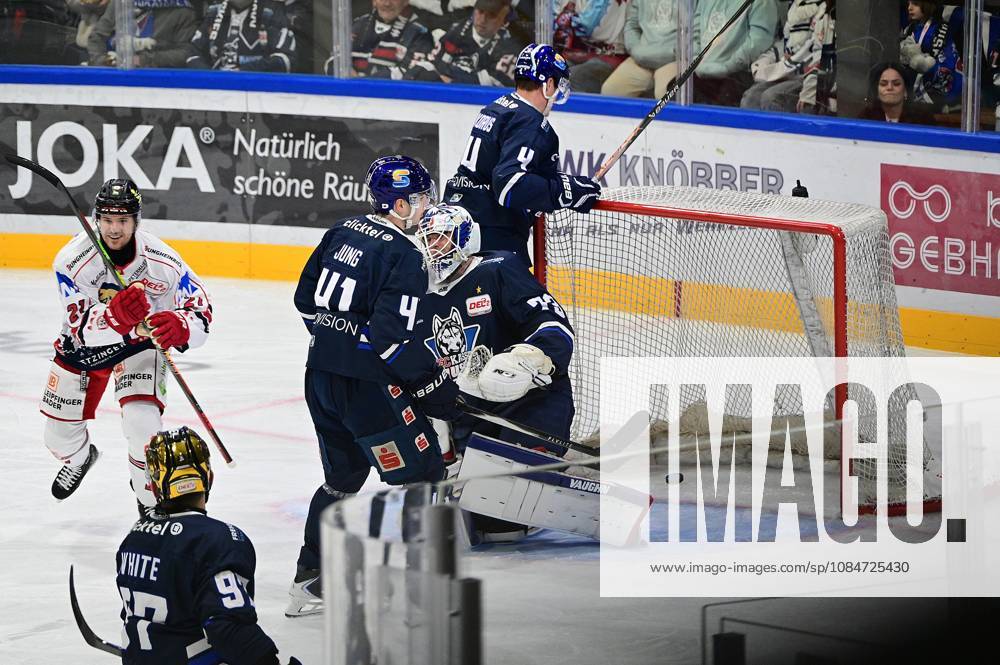 Kassel, Probonio Arena Ice Hockey DEL 2 Playoffs 2026–2027 Season Kassel Huskies vs. EV Landshut Goal to make it 0–1 by Tobias Lindberg Landshut Goaltender Leon Willerscheid 73, Kassel Huskies defeated