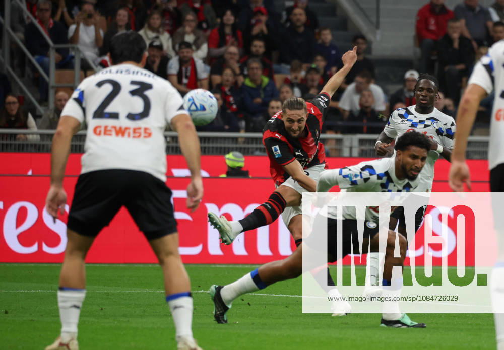 AC Milan s mildfielder Adrien Rabiot in action against Atalanta s mildfielder Ederson during the Italian Serie A soccer match AC Milan vs Atalanta at Giuseppe Meazza Stadium in Milan, Italy,18 October 2026. ANSA ROBERTO BREGANI. Soccer: Serie A; AC Milan-Atalanta - ZUMAa110 20261018_zaf_a110_034