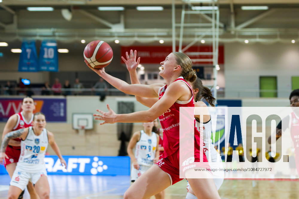 Lilly Küppers Lions, 34, Amelia Sophia Hassett Marburg, 22, Halfit Lions vs. BC Marburg Blue Dolphins, Women s Basketball, 1st Bundesliga, DBBL, Matchday 3 of the 2026–27 season, October 18, 2026, SWH Arena, Saxony-Anhalt, Germany