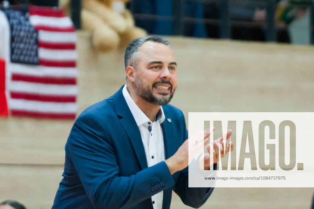 Timur Topal, Head Coach of the Lions, Halfit Lions vs. BC Marburg Blue Dolphins, Women s Basketball, 1st Bundesliga, DBBL, Matchday 3 of the 2026–27 season, October 18, 2026, SWH Arena, Halle, Saxony-Anhalt, Germany