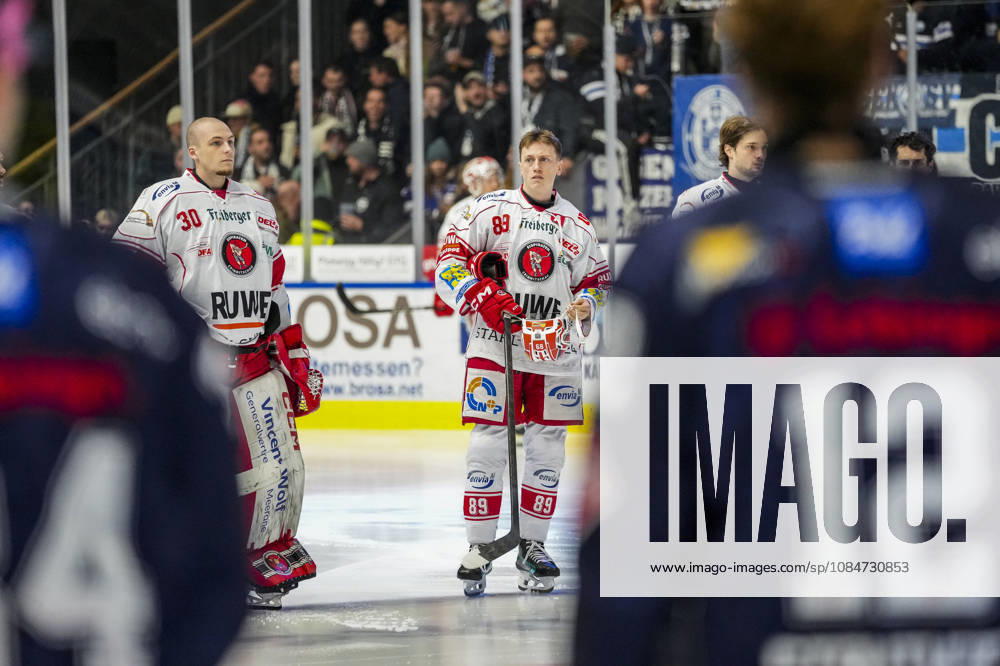 Pascal Seidel, Eispiraten Crimmitschau, 30; Sebastian Streu, Eispiraten Crimmitschau, 89, GER, Ravensburg Towerstars vs. Eispiraten Crimmitschau, Ice Hockey, DEL2 Regular Season, Matchday 10, 2026–2027 Season, October 18, 2026, GER, Ravensburg Towerstars vs. Eispiraten Crimmitschau, Ice Hockey, DEL2 Regular Season, Matchday 10, 2026–2027 Season, October 18, 2026, Ravensburg