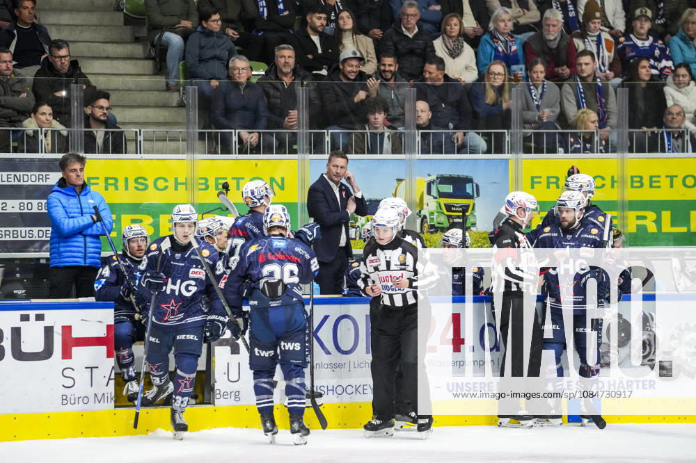 Johan Pennerborn, Ravensburg Towerstars, Coach, GER, Ravensburg Towerstars vs. Eispiraten Crimmitschau, Ice Hockey, DEL2 Regular Season, Matchday 10, 2026–2027 Season, October 18, 2026, GER, Ravensburg Towerstars vs. Eispiraten Crimmitschau, Ice Hockey, DEL2 Regular Season, Matchday 10, 2026–2027 Season, October 18, 2026, Ravensburg