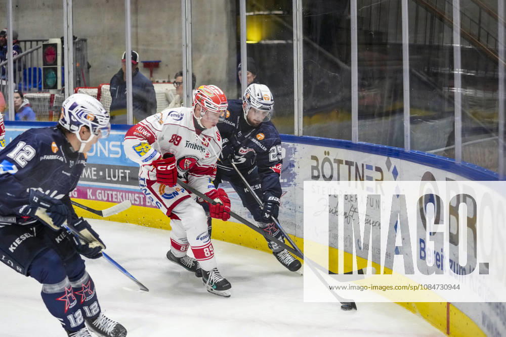 Battle for the Puck: Face-off between Sebastian Streu of the Eispiraten Crimmitschau (No. 89) and Philipp Mass of the Ravensburg Towerstars (No. 25), GER, Ravensburg Towerstars vs. Eispiraten Crimmitschau, Ice Hockey, DEL2 Regular Season, Matchday 10, 2026–2027 Season, October 18, 2026, GER, Ravensburg Towerstars vs. Eispiraten Crimmitschau, Ice Hockey, DEL2 Regular Season, Matchday 10, 2026–2027 Season, October 18, 2026, Ravensburg