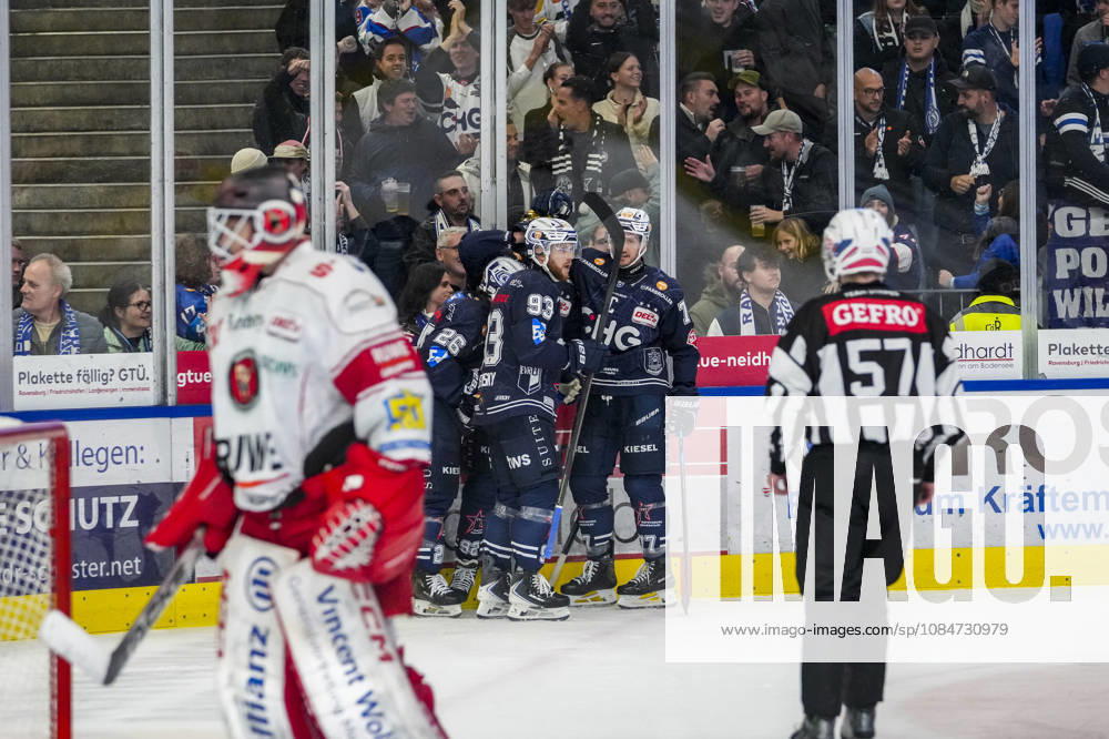 Goal celebration for the 1-0 goal by Mark Rassell (Ravensburg Towerstars), 92 Odeen Peter Tufto (Ravensburg Towerstars), 26 Simon Sezemsky (Ravensburg Towerstars), 93 Robbie Czarnik (Ravensburg Towerstars), 77, GER, Ravensburg Towerstars vs. Eispiraten Crimmitschau, Ice Hockey, DEL2 Regular Season, Matchday 10, 2026–2027 Season, October 18, 2026, GER, Ravensburg Towerstars vs. Eispiraten Crimmitschau, Ice Hockey, DEL2 Regular Season, Matchday 10, 2026–2027 Season, October 18, 2026, Ravensburg