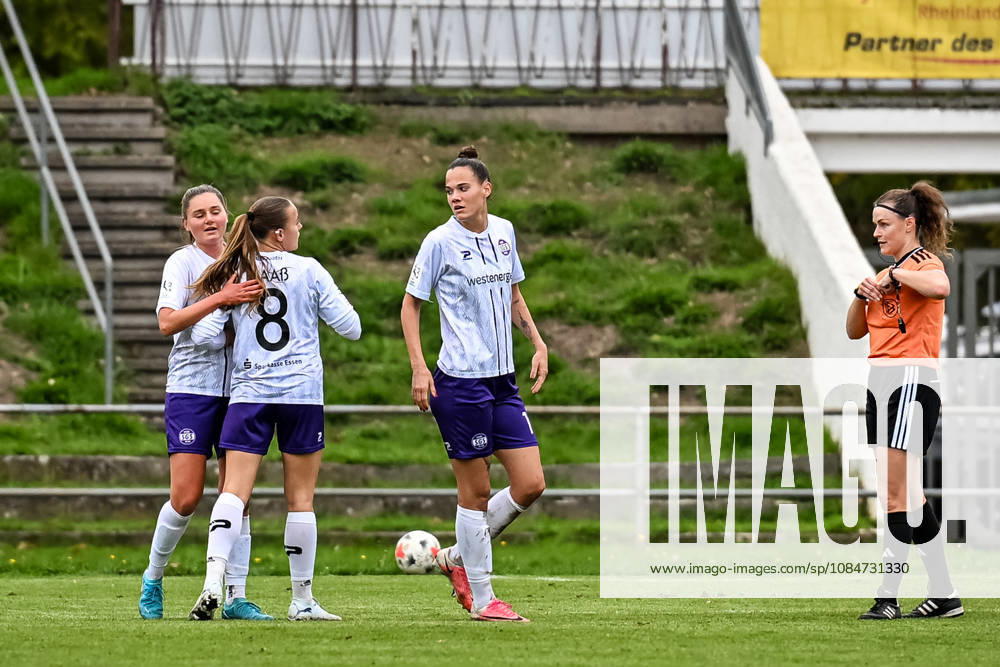 Soccer, Women s Bundesliga 2, 2026–2027, Matchday 9, SG 99 Andernach vs. SGS Essen; celebration after Vanessza Nagy s 4–0 goal (right), Essen
