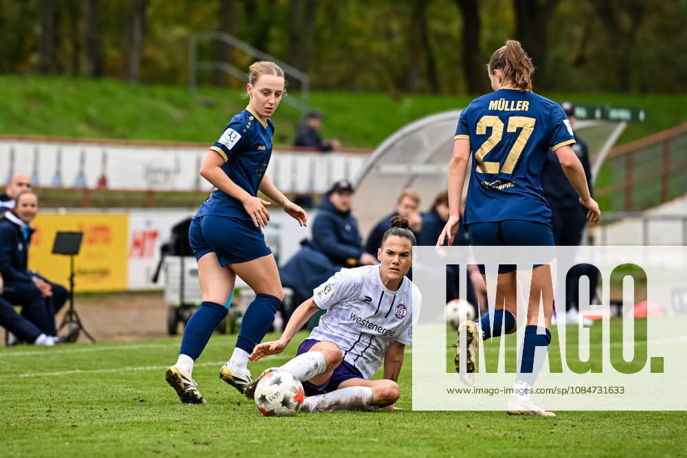 Soccer, Women s Bundesliga 2, 2026–2027, Matchday 9, SG 99 Andernach vs. SGS Essen; Vanessza Nargy (Essen) plays the ball while sitting on the ground
