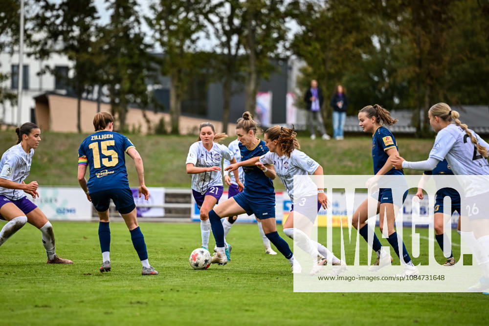 Soccer, Women s Bundesliga 2, 2026–2027, Matchday 9, SG 99 Andernach vs. SGS Essen; Carolin Schraa 7 (Andernach) tries to break through in the penalty area against Joelle Steiner 3 (Essen)