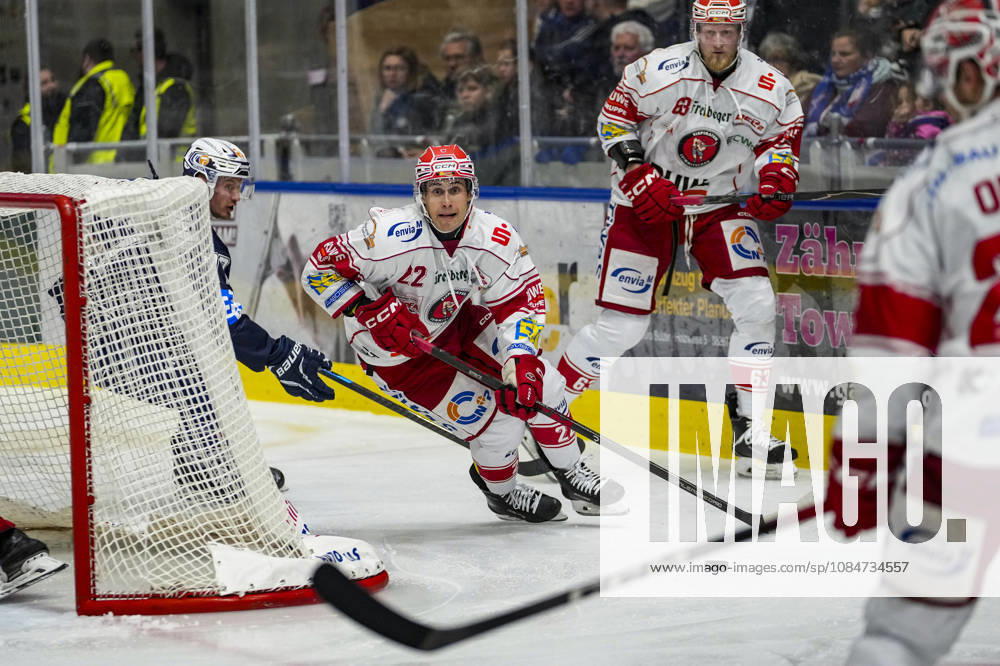 Tim Lutz, Eispiraten Crimmitschau, 22, GER, Ravensburg Towerstars vs. Eispiraten Crimmitschau, Ice Hockey, DEL2 Regular Season, Matchday 10, 2026–2027 Season, October 18, 2026, GER, Ravensburg Towerstars vs. Eispiraten Crimmitschau, Ice Hockey, DEL2 Regular Season, Matchday 10, 2026–2027 Season, October 18, 2026, Ravensburg