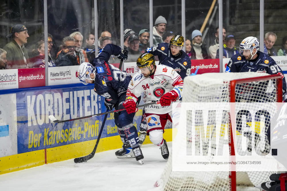 Battle for the Puck: Face-off between Philipp Mass of the Ravensburg Towerstars, 25, and Louis Brune of the Eispiraten Crimmitschau, 84, GER, Ravensburg Towerstars vs. Eispiraten Crimmitschau, Ice Hockey, DEL2 Regular Season, Matchday 10, 2026–2027 Season, October 18, 2026, GER, Ravensburg Towerstars vs. Eispiraten Crimmitschau, Ice Hockey, DEL2 Regular Season, Matchday 10, 2026–2027 Season, October 18, 2026, Ravensburg