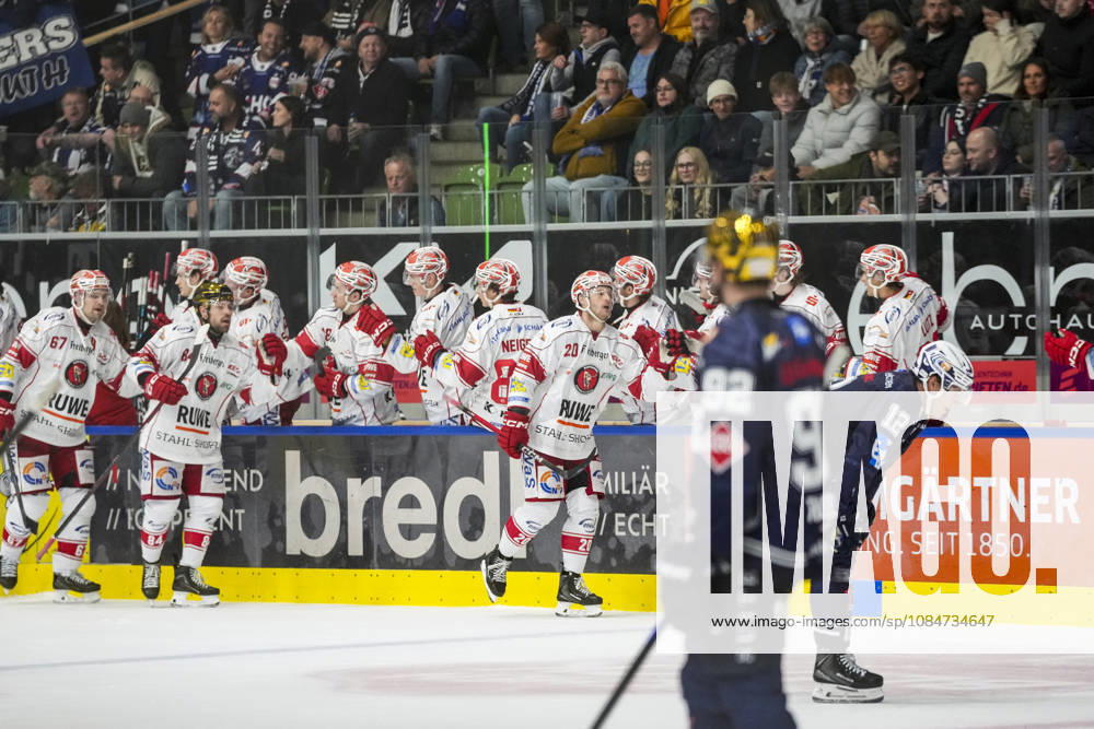 Emil Quaas of the Eispiraten Crimmitschau, age 20, high-fiving teammates on the bench after scoring the goal that made it 4–2, GER, Ravensburg Towerstars vs. Eispiraten Crimmitschau, ice hockey, DEL2 regular season, Matchday 10, 2026–2027 season, October 18, 2026, GER, Ravensburg Towerstars vs. Eispiraten Crimmitschau, ice hockey, DEL2 regular season, Matchday 10, 2026–2027 season, October 18, 2026, Ravensburg