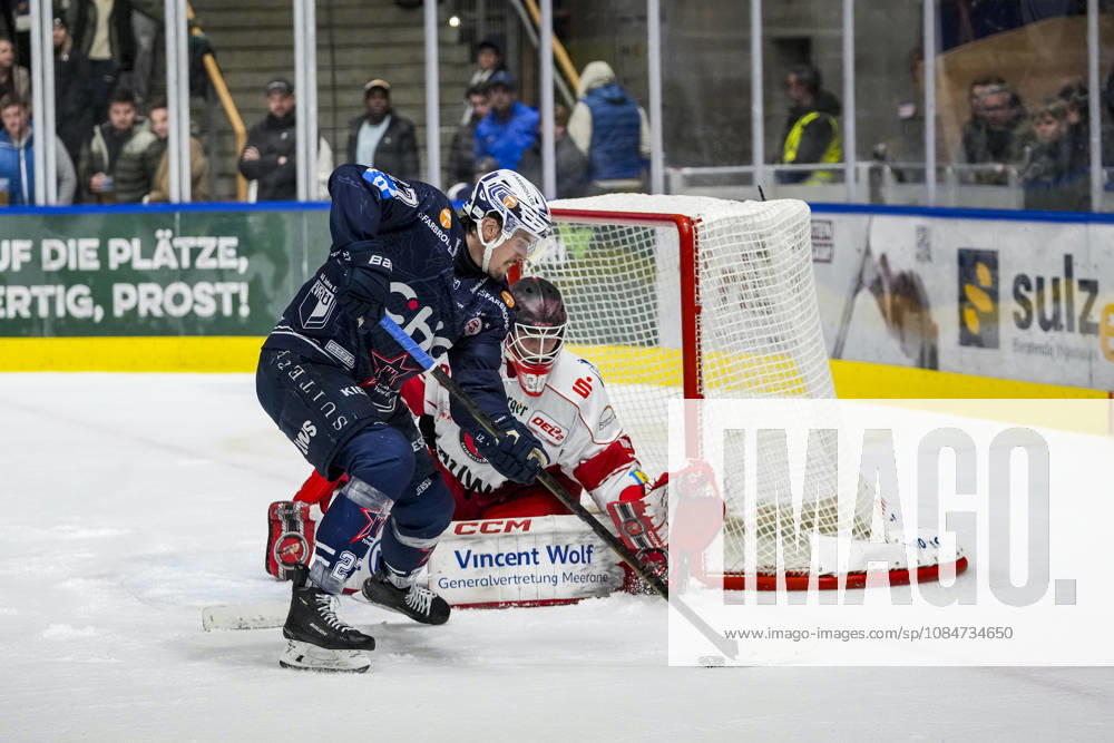 Scoring chance for a 5-2 lead by Thomas Reichel of the Ravensburg Towerstars, 27, against Pascal Seidel of the Eispiraten Crimmitschau, 30, GER, Ravensburg Towerstars vs. Eispiraten Crimmitschau, Ice Hockey, DEL2 Regular Season, Matchday 10, 2026–2027 Season, October 18, 2026, GER, Ravensburg Towerstars vs. Eispiraten Crimmitschau, Ice Hockey, DEL2 Regular Season, Matchday 10, 2026–2027 Season, October 18, 2026, Ravensburg