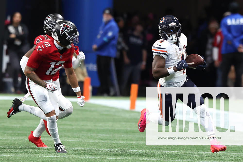 ATLANTA, GA - OCTOBER 18: Xavier Watts (31) of the Atlanta Falcons and Avieon Terrell (12) chase D Andre Swift (4) of the Chicago Bears to the out-of-bounds area during the Sunday afternoon NFL, American Football Herren, USA game between the Atlanta Falcons and the Chicago Bears on October 18, 2026 at the Mercedes-Benz Stadium in Atlanta, GA. (Photo by David J. Griffin Icon Sportswire) NFL: OCT 18 Bears at Falcons Icon9532610180439