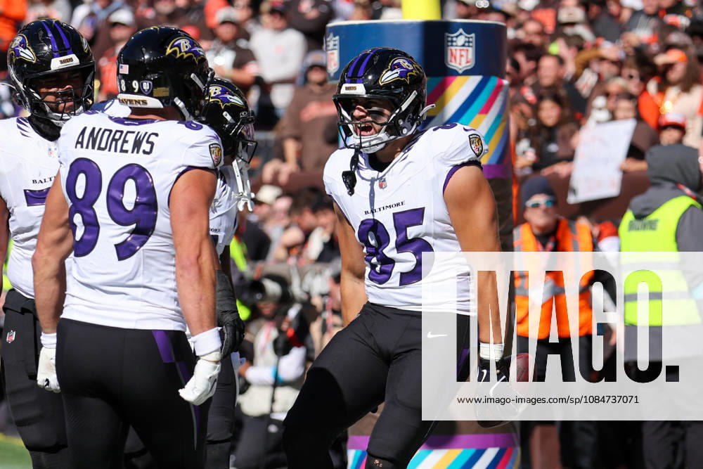 CLEVELAND, OH - OCTOBER 18: Baltimore Ravens tight end Josh Cuevas (85) celebrates with Baltimore Ravens tight end Mark Andrews (89) after catching a 2-yard touchdown pass during the first quarter of the National Football League game between the Baltimore Ravens and Cleveland Browns on October 18, 2026, at Huntington Bank Field in Cleveland, OH. (Photo by Frank Jansky Icon Sportswire) NFL, American Football Herren, USA OCT 18 Ravens at Browns Icon261018007