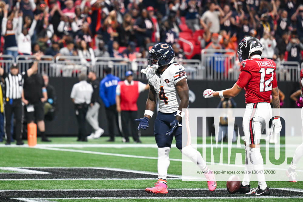ATLANTA, GA - OCTOBER 18: Chicago running back D Andre Swift (4) reacts after scoring a touchdown during the NFL, American Football Herren, USA game between the Chicago Bears and the Atlanta Falcons on October 18th, 2026 at Mercedes-Benz Stadium in Atlanta, GA. (Photo by Rich von Biberstein Icon Sportswire) NFL: OCT 18 Bears at Falcons Icon261018003