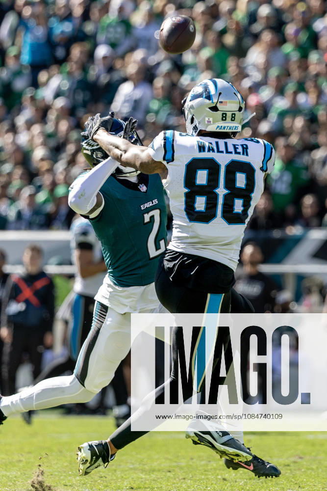 Philadelphia Eagles cornerback Riq Woolen (2) breaks up a pass intended for Carolina Panthers tight end Darren Waller (88) int the first quarter of NFL, American Football Herren, USA action at Lincoln Financial Field in Philadelphia, Pennsylvania on Sunday, October 18, 2016. PHI20261018007 LAURENCExKESTERSON
