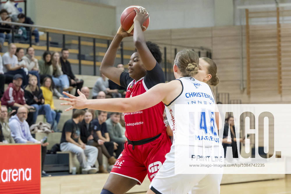 Toyota DBBL 2026–2027: HalFit Lions vs. BC Marburg, Halle an der Saale, Germany, October 18, 2026. Pictured, from left: Khalis Cain (Halle) and Allyson Fertig (Marburg), Halle an der Saale, swh Arena, Saxony-Anhalt, Germany