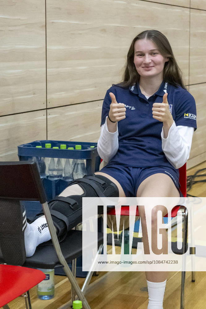 Toyota DBBL 2026–2027: HalFit Lions vs. BC Marburg, Halle an der Saale, Germany, October 18, 2026. Pictured: Nicole Brochlitz of Halle sits on the sidelines after suffering a serious injury during the last home game at the Halle an der Saale swh Arena, Saxony-Anhalt, Germany.