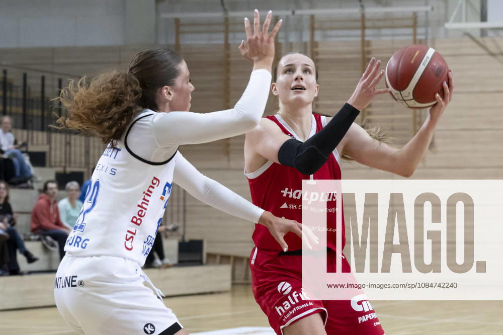 Toyota DBBL 2026–2027: HalFit Lions vs. BC Marburg, Halle an der Saale, Germany, October 18, 2026. Pictured, from left: Amelia Hassett (Marburg) and Lee Volker (Halle an der Saale), swh Arena, Saxony-Anhalt, Germany