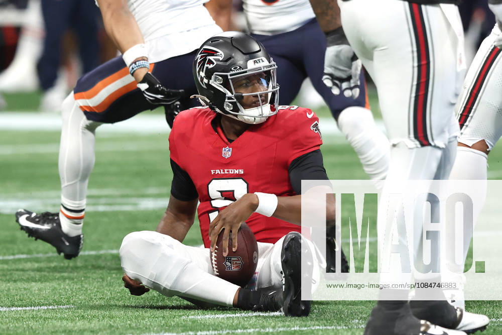 ATLANTA, GA - OCTOBER 18: Michael Penix, Jr. (9) of the Atlanta Falcons sits on the field after being sacked during the Sunday afternoon NFL, American Football Herren, USA game between the Atlanta Falcons and the Chicago Bears on October 18, 2026 at the Mercedes-Benz Stadium in Atlanta, GA. (Photo by David J. Griffin Icon Sportswire) NFL: OCT 18 Bears at Falcons Icon9532610180690