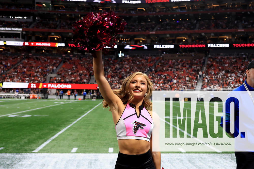 ATLANTA, GA - OCTOBER 18: A Falcons cheerleader performs during the Sunday afternoon NFL, American Football Herren, USA game between the Atlanta Falcons and the Chicago Bears on October 18, 2026 at the Mercedes-Benz Stadium in Atlanta, GA. (Photo by David J. Griffin Icon Sportswire) NFL: OCT 18 Bears at Falcons Icon9532610180578