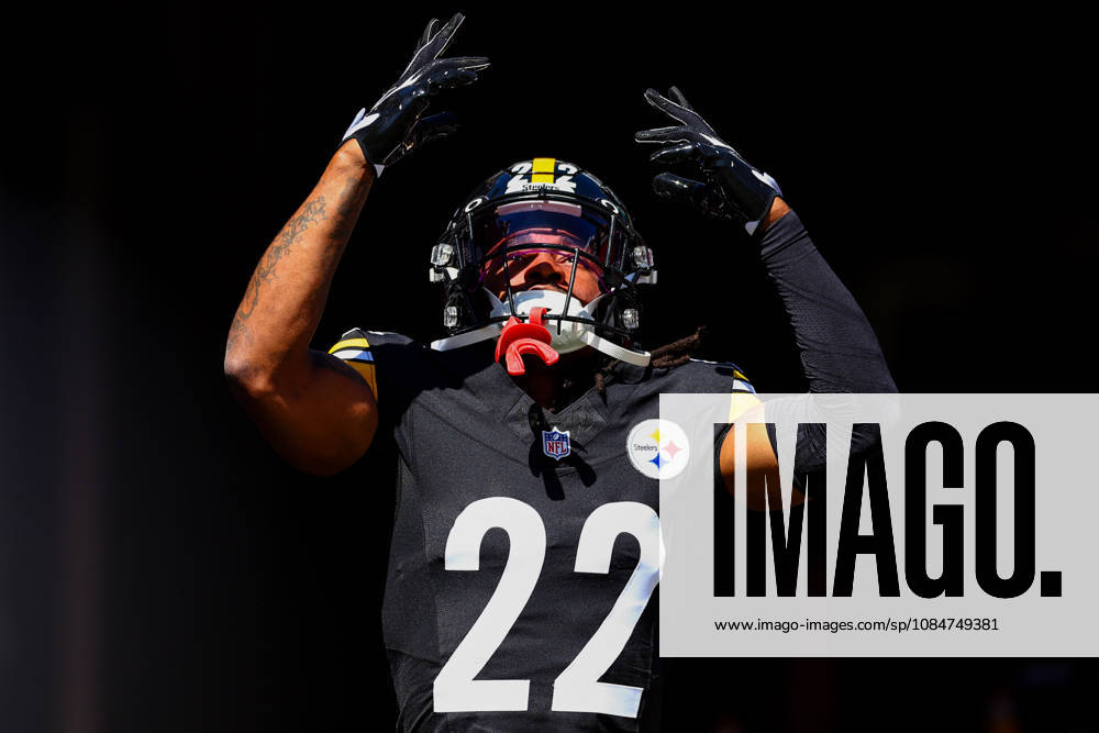 Pittsburgh Steelers cornerback ASANTE SAMUEL JR. (22) walks out the tunnel for warmups before an NFL, American Football Herren, USA football game between the Pittsburgh Steelers and the Tampa Bay Buccaneers on Sunday, October 18, 2026, at Raymond James Stadium in Tampa, Florida. NFL 2026: Pittsburgh Steelers 26:19 Tampa Bay Buccaneers - ZUMAs335 20261018_znp_s335_006