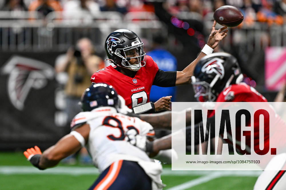 ATLANTA, GA - OCTOBER 18: Atlanta quarterback Michael Penix Jr. (9) passes the ball during the NFL, American Football Herren, USA game between the Chicago Bears and the Atlanta Falcons on October 18th, 2026 at Mercedes-Benz Stadium in Atlanta, GA. (Photo by Rich von Biberstein Icon Sportswire) NFL: OCT 18 Bears at Falcons Icon261018038