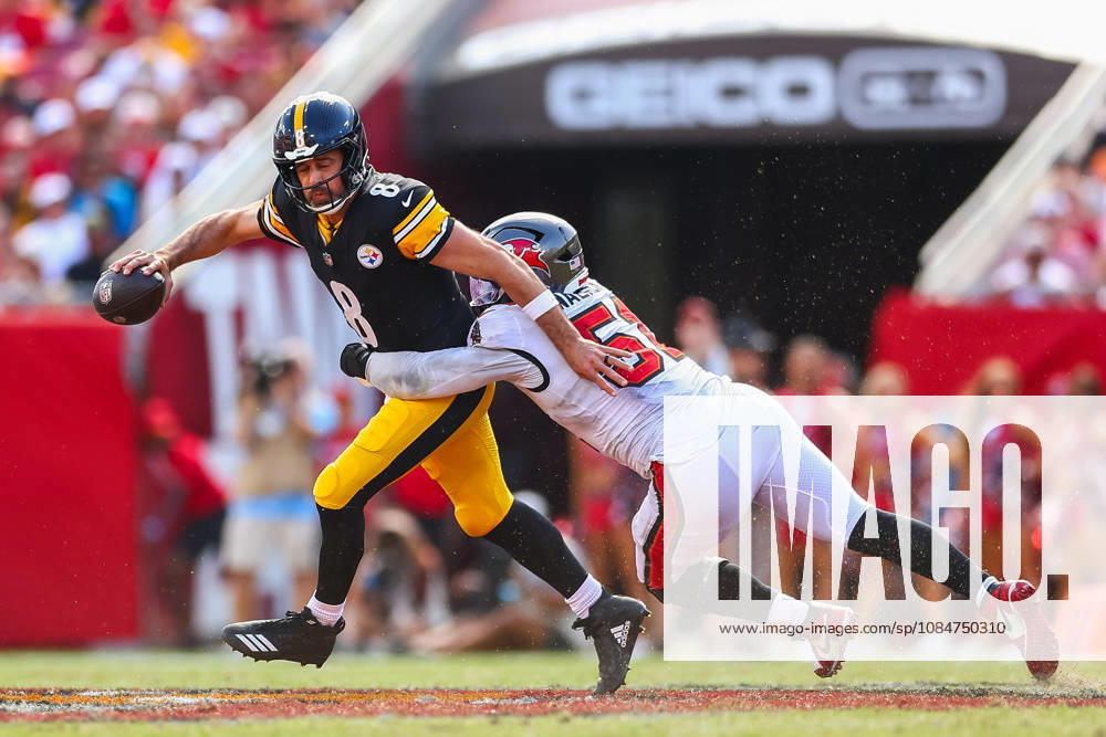 Pittsburgh Steelers quarterback AARON RODGERS (8) is sacked by Tampa Bay Buccaneers linebacker DAVID WALKER (51) during an NFL, American Football Herren, USA football game between the Pittsburgh Steelers and the Tampa Bay Buccaneers on Sunday, October 18, 2026, at Raymond James Stadium in Tampa, Florida. Tampa USA - ZUMAs335 20261018_znp_s335_028