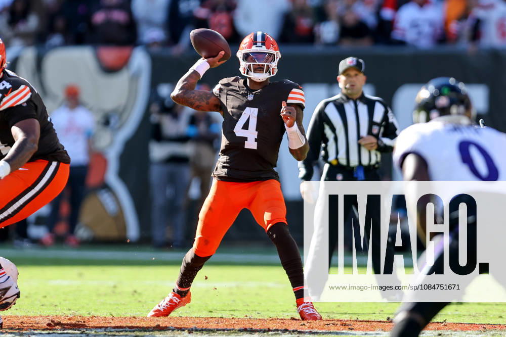 CLEVELAND, OH - OCTOBER 18: Cleveland Browns quarterback Deshaun Watson (4) throws a pass during the fourth quarter of the National Football League game between the Baltimore Ravens and Cleveland Browns on October 18, 2026, at Huntington Bank Field in Cleveland, OH. (Photo by Frank Jansky Icon Sportswire) NFL, American Football Herren, USA OCT 18 Ravens at Browns Icon261018037