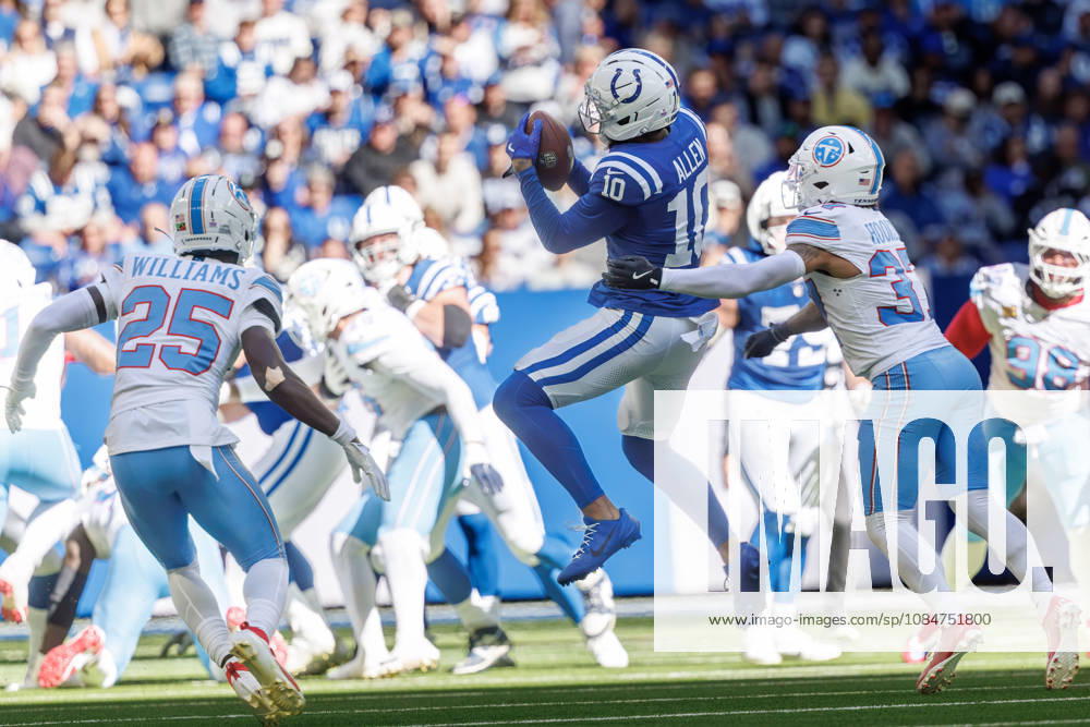 Indianapolis, Indiana, U.S: Indianapolis Colts wide receiver Keenan Allen (10) grabs a pass in front of Tennessee Titans safety Amani Hooker (37) during the game between the Tennessee Titans and the Indianapolis Colts at Lucas Oil Stadium, Indianapolis, Indiana. NFL, American Football Herren, USA 2026 Titans 26-20 Colts - ZUMAs304 20261018_zaf_s304_025