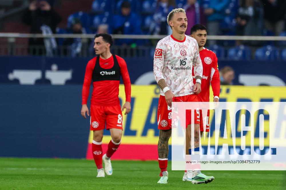Phillip Tietz of 1. FSV Mainz 05 walks off after the Bundesliga 2026 27 match between FC Schalke 04 and 1. FSV Mainz 05 at Veltins-Arena on October 17, 2026 in Gelsenkirchen, Germany.