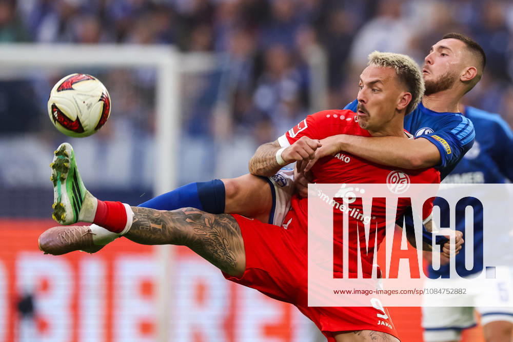 Phillip Tietz of 1. FSV Mainz 05 and Hasan Kurucay of FC Schalke 04 battle for the ball during the Bundesliga 2026 27 match between FC Schalke 04 and 1. FSV Mainz 05 at Veltins-Arena on October 17, 2026 in Gelsenkirchen, Germany.
