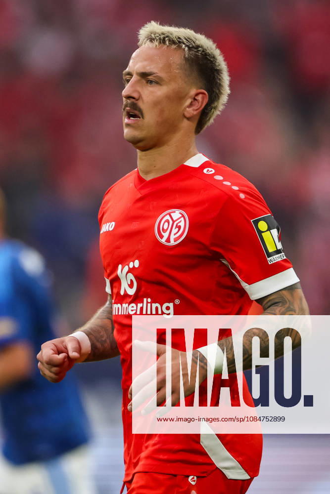 Phillip Tietz of 1. FSV Mainz 05 looks on during the Bundesliga 2026 27 match between FC Schalke 04 and 1. FSV Mainz 05 at Veltins-Arena on October 17, 2026 in Gelsenkirchen, Germany.