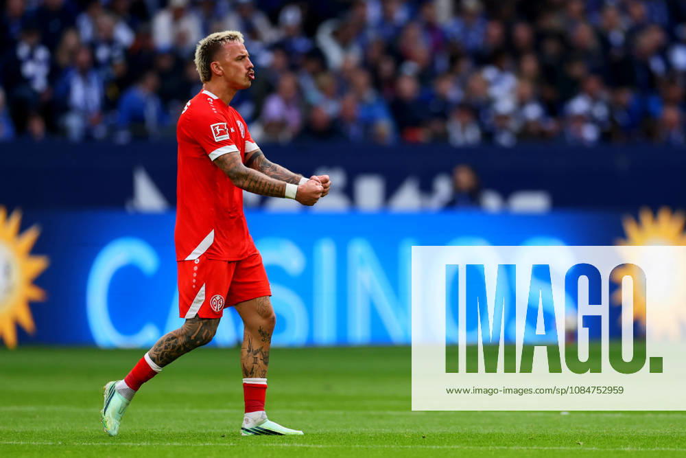 Phillip Tietz of FSV Mainz 05 celebrates after scoring his team s first goal to make it 0-1 during the Bundesliga 2026 27 match between FC Schalke 04 and 1. FSV Mainz 05 at Veltins-Arena on October 17, 2026 in Gelsenkirchen, Germany.