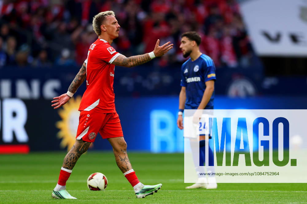 Phillip Tietz of FSV Mainz 05 celebrates after scoring his team s first goal to make it 0-1 during the Bundesliga 2026 27 match between FC Schalke 04 and 1. FSV Mainz 05 at Veltins-Arena on October 17, 2026 in Gelsenkirchen, Germany.