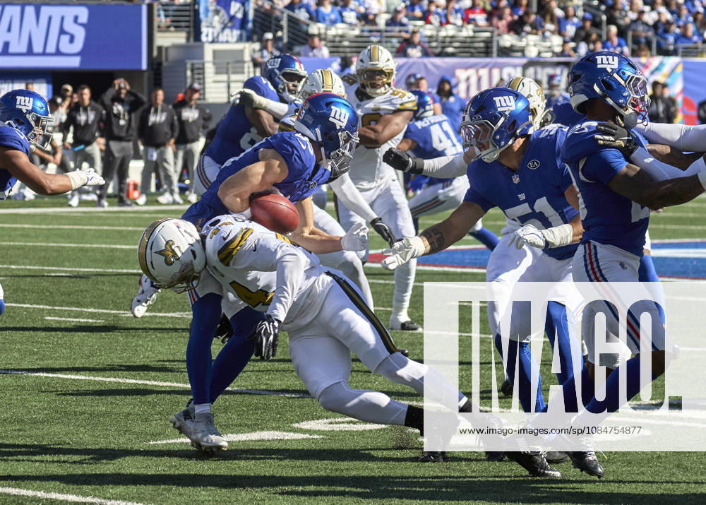 New York Giants kick returner Charlie Jones (89) is hit by New Orleans Saints linebacker Isaiah Stalbird (44) and fumbles during a NFL, American Football Herren, USA game at MetLife Stadium in East Rutherford, New Jersey. CSM NFL 2026: Saints Vs Giants SEP 13 - ZUMAc04_ 20261018_zma_c04_156