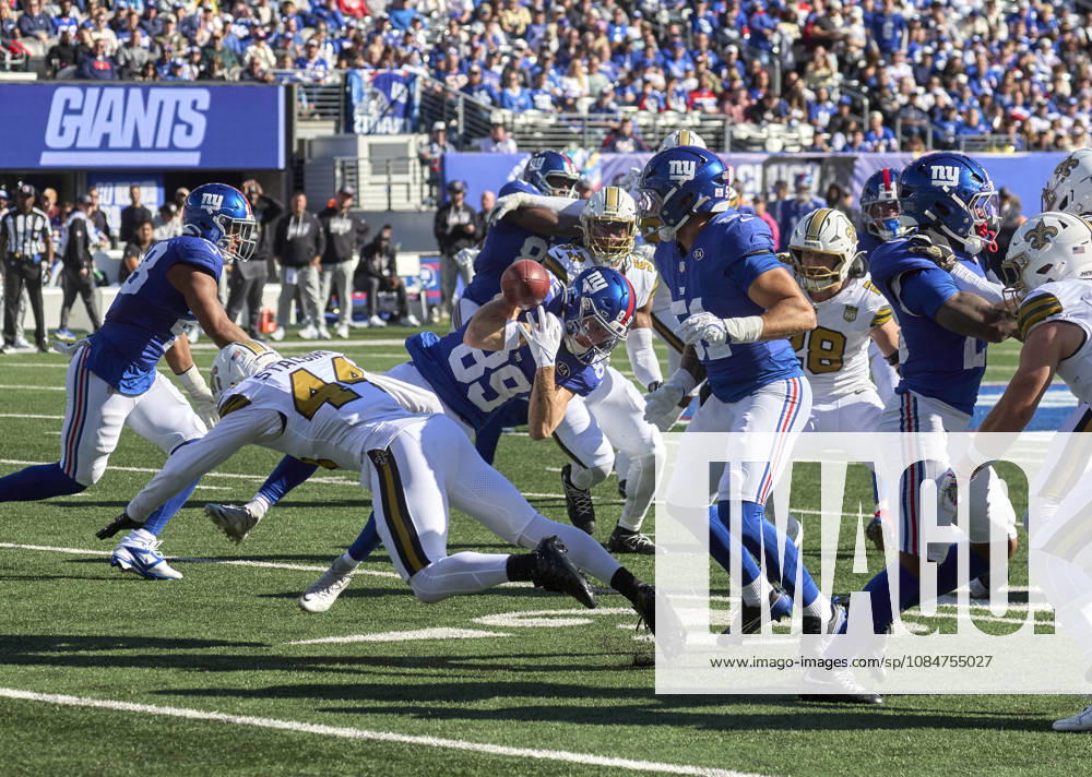 New York Giants kick returner Charlie Jones (89) fumbles after a hit by New Orleans Saints linebacker Isaiah Stalbird (44) during a NFL, American Football Herren, USA game at MetLife Stadium in East Rutherford, New Jersey. CSM East Rutherford United States - ZUMAc04_ 20261018_zma_c04_152