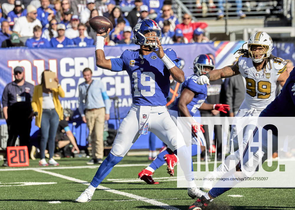 New York Giants quarterback Jameis Winston (19) looks to pass against the New Orleans Saints during a NFL, American Football Herren, USA game at MetLife Stadium in East Rutherford, New Jersey. CSM East Rutherford United States - ZUMAc04_ 20261018_zma_c04_148