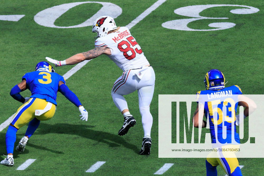 3 Kam Curl, S of the Los Angeles Rams tries to tackle 85 Trey McBride, TE of the Arizona Cardinals during a regular NFL, American Football Herren, USA game on Sunday October 18, 2026 at SoFi Stadium in Inglewood, California. Rams lose to Cardinals, 16-18. JAVIER ROJAS PI Rams Vs. Cardinals - ZUMAp124 20261018_zaa_p124_059