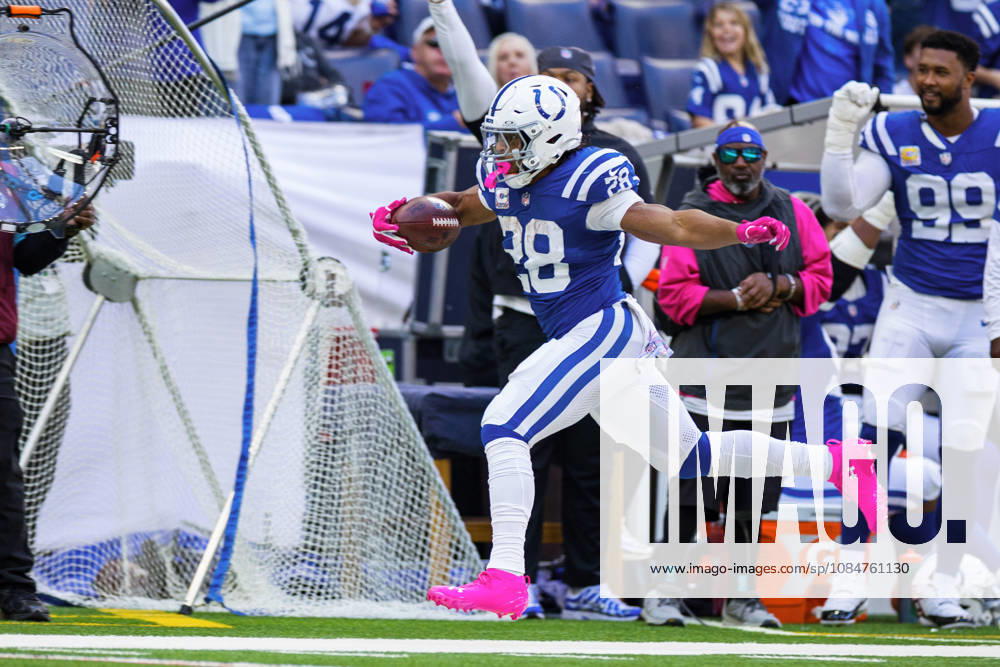 Oct 18, 2026; Indianapolis, IN, USA; Indianapolis Colts running back Jonathan Taylor (28) runs with the ball during NFL, American Football Herren, USA game action against the Tennessee Titans at Lucas Oil Stadium. Mandatory Credit: -Cal Media Indianapolis USA - ZUMAc04_ 20261018_zma_c04_277