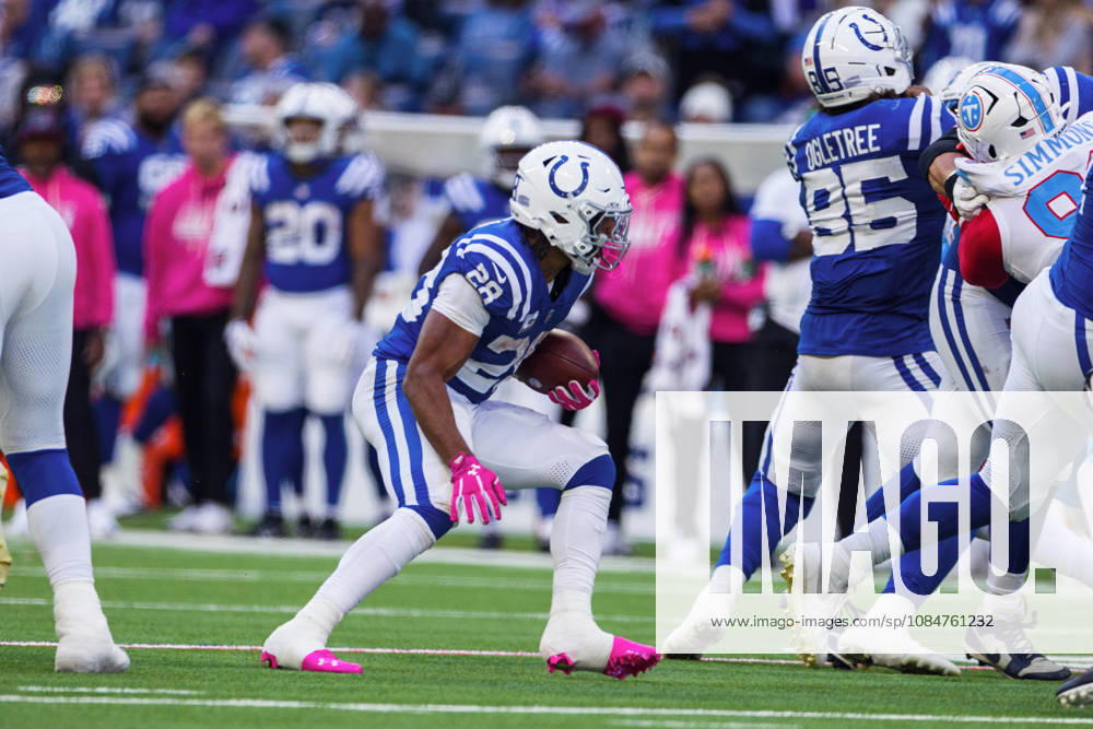 Oct 18, 2026; Indianapolis, IN, USA; Indianapolis Colts running back Jonathan Taylor (28) runs with the ball during NFL, American Football Herren, USA game action against the Tennessee Titans at Lucas Oil Stadium. Mandatory Credit: -Cal Media Indianapolis USA - ZUMAc04_ 20261018_zma_c04_325
