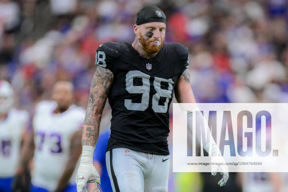 Las Vegas Raiders defensive end MAXX CROSBY (98) Walk off the field during week 6 NFL, American Football Herren, USA game at the Allegiant stadium in Las Vegas. The Buffalo Bills Defeated The Las Vegas Raiders 33-30 - ZUMAo117 20261018_zsp_o117_031