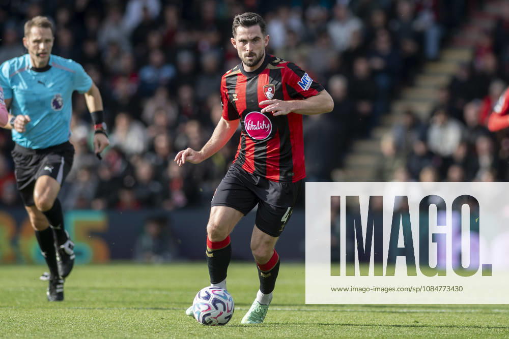 AFC Bournemouth v Sunderland, Premier League Lewis Cook of Bournemouth during the AFC Bournemouth v Sunderland Premier League match at Vitality Stadium, Bournemouth, England on 18 October 2026 Credit: Andy Thomas Every Second Media Editorial use only. All images are copyright Every Second Media Limited. No images may be reproduced without prior permission. All rights reserved. Premier League and Football League images are subject to licensing agreements with Football DataCo Limited. see https: www.football-dataco.com