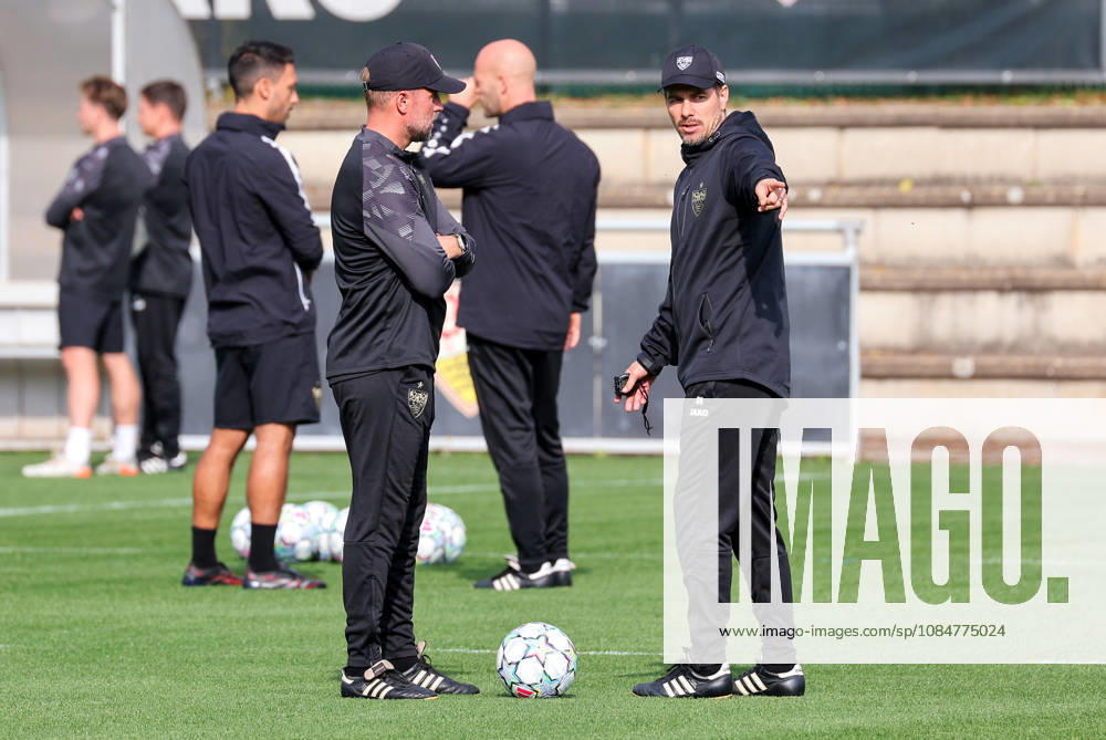 Stuttgart, Soccer, UEFA Champions League, 2026–2027 season, VfB Stuttgart practice; from left: VfB head coach Sebastian Hoeneß, assistant coach David Krecidlo
