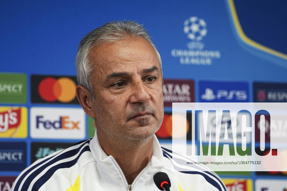 Ahead of Fenerbahce v Slavia Prague - UEFA Champions League ISTANBUL, TURKIYE - OCTOBER 19: Fenerbahce head coach Ismail Kartal speaks during a press conference, PK, Pressekonferenz at Chobani Stadium ahead of their UEFA Champions League match between Fenerbahce and Slavia Prague, in Istanbul, Turkiye, on October 19, 2026. Beyza Comert Anadolu Istanbul Turkey. Editorial use only. Please get in touch for any other usage.