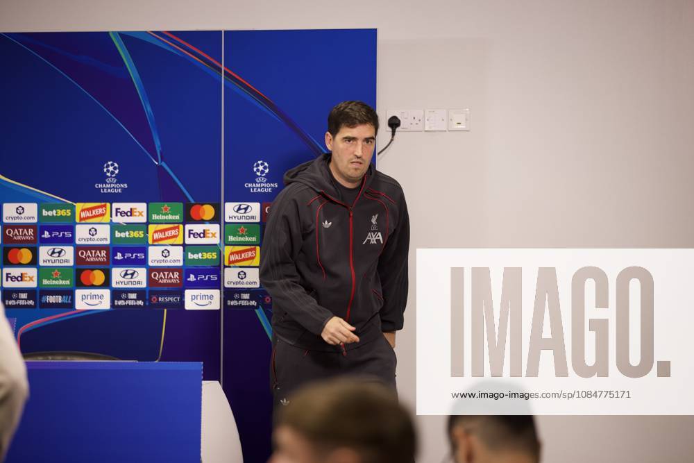 Football - UEFA Champions League - Liverpool FC v Villarreal CF - MD-1 LIVERPOOL, ENGLAND - Monday, October 19, 2026: Liverpool s head coach Andoni Iraola during a press conference, PK, Pressekonferenz at Anfield ahead of the UEFA Champions League 2026 27 League Phase MD3 match between Liverpool FC and Villarreal CF. (Photo by David Rawcliffe Propaganda) LIVERPOOL Anfield MERSEYSIDE ENGLAND