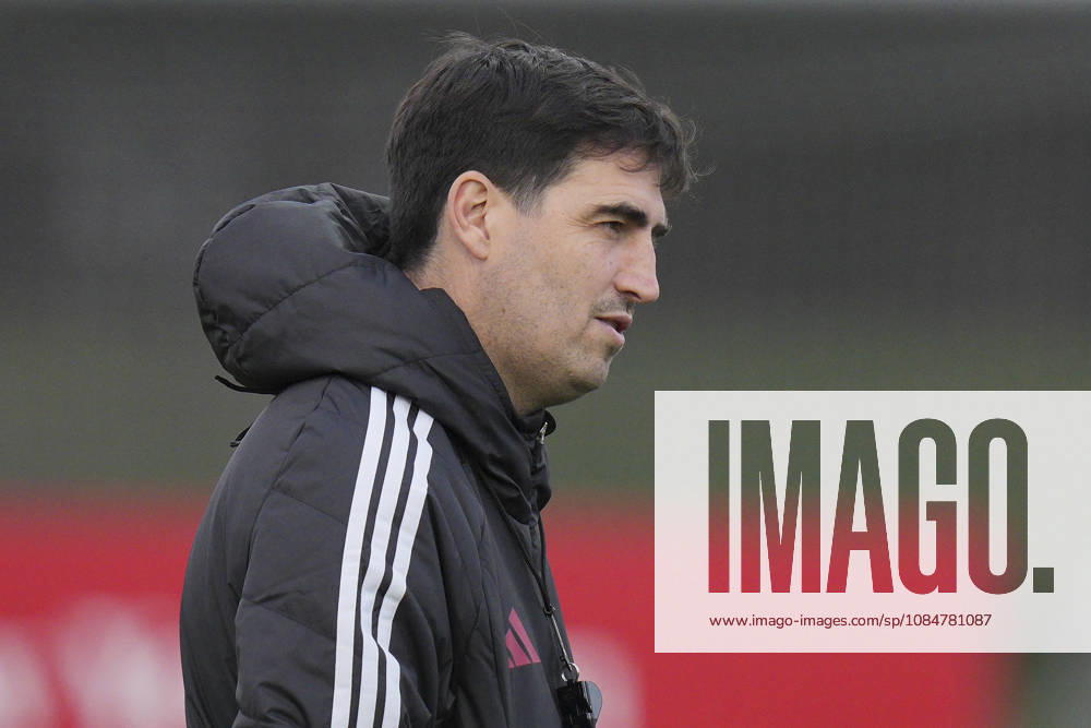 Liverpool Training, Champions League Liverpool FC manager Andoni Iraola watches as his players warm up during the Liverpool Training Session ahead of the UEFA Champions League Matchday 3 v Villarreal CF, AXA Training Centre, Liverpool, United Kingdom on 19 October 2026 Credit: Steve Flynn Every Second Media Editorial use only. All images are copyright Every Second Media Limited. No images may be reproduced without prior permission.