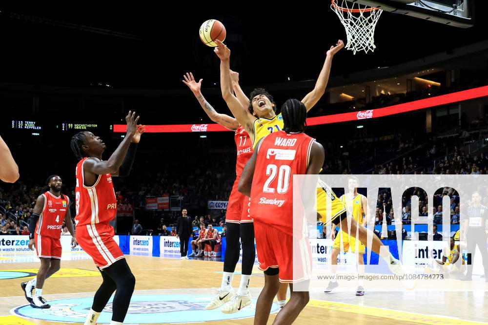 Germany, GER, DEU, Basketball, BBL Cup, Day 1, 2026–2027 Season, Berlin, ALBA Berlin vs. Bamberg, BRANDON ANGEL (ALBA Berlin) 21, Joshua Obiesie (Bamberg) 77, Hason Ward (Bamberg) 20, nordphoto GmbH, Engler Berlin, Uber Arena, Berlin, Germany