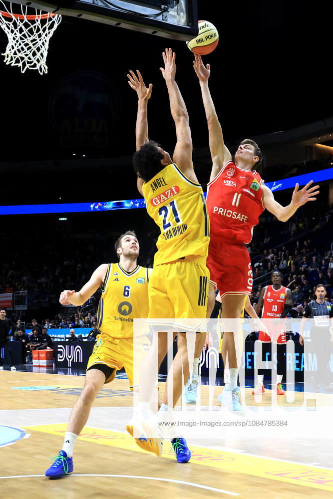 Germany, GER, DEU, Basketball, BBL Cup, Day 1, 2026–2027 Season, Berlin, ALBA Berlin vs. Bamberg, BRANDON ANGEL (ALBA Berlin) 21, MALTE DELOW (ALBA Berlin) 6, Richard Balint (Bamberg) 11, nordphoto GmbH, Engler Berlin, Uber Arena Berlin, Germany