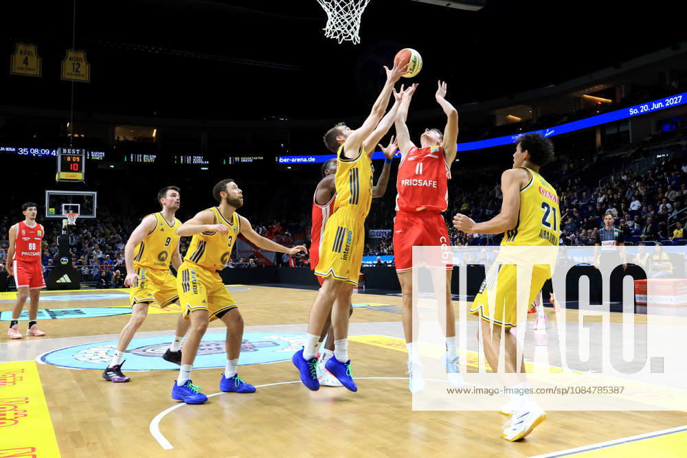 Germany, GER, DEU, Basketball, BBL Cup, Day 1, 2026–2027 Season, Berlin, ALBA Berlin vs. Bamberg, BRANDON ANGEL, ALBA Berlin 21, MALTE DELOW, ALBA Berlin 6, BRANDON ANGEL, ALBA Berlin 21, Richard Balint, Bamberg 11, nordphoto GmbH, Engler Berlin, Uber Arena Berlin, Germany